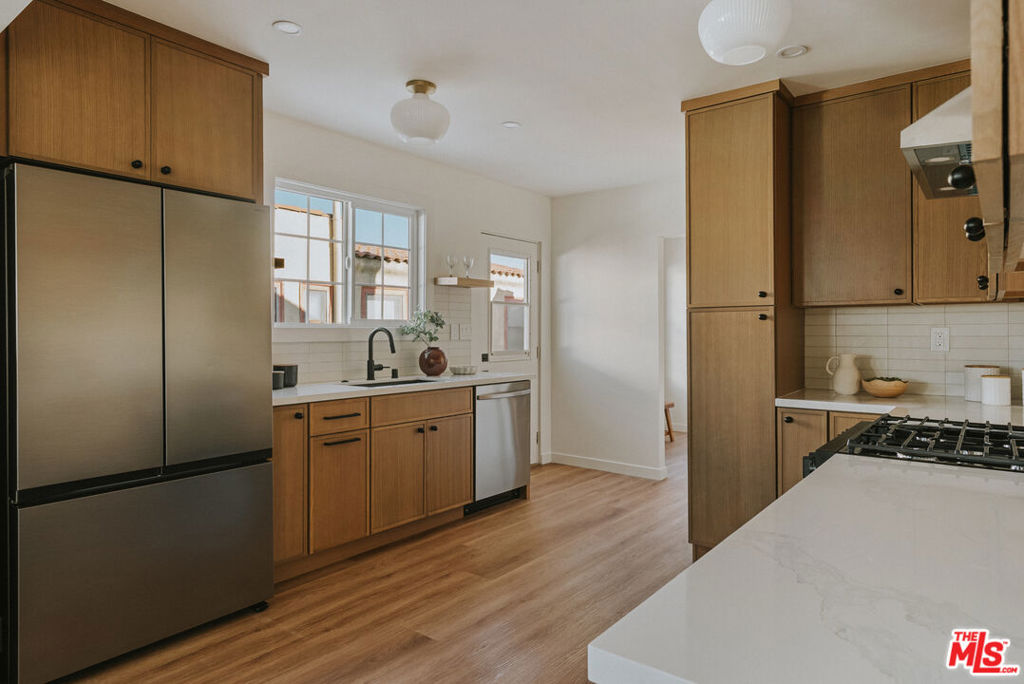 3439 W 59th Place