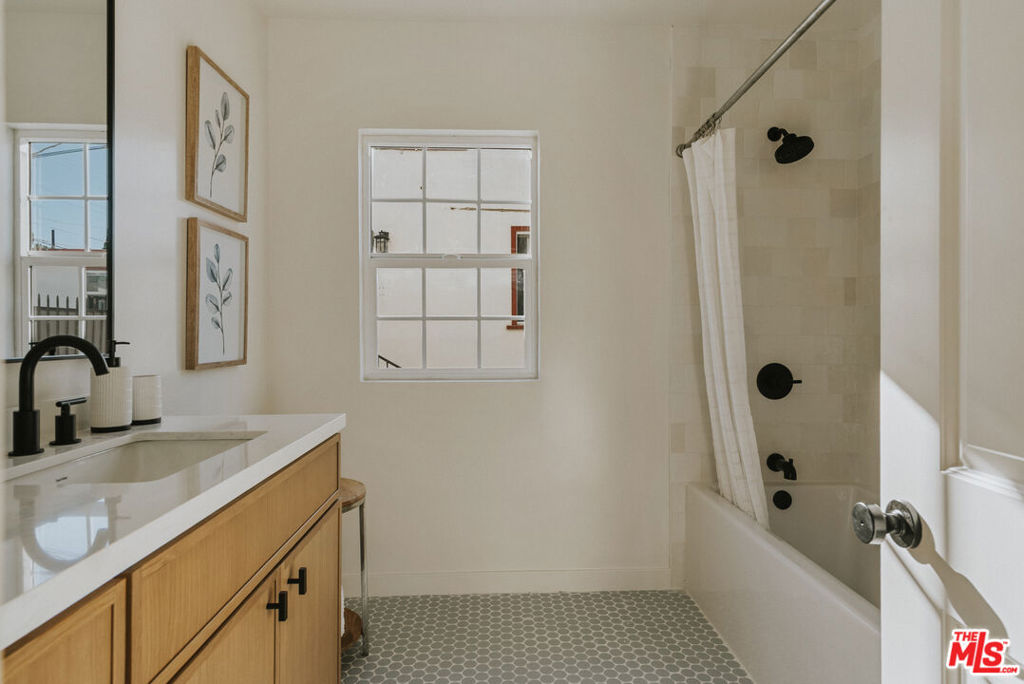 3439 W 59th Place