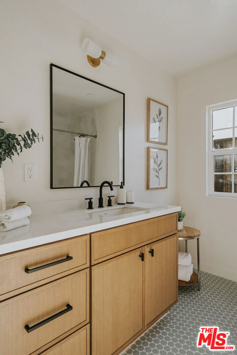 3439 W 59th Place