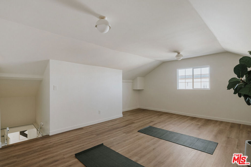 3439 W 59th Place