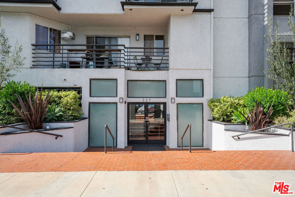 327 Chestnut Avenue 104