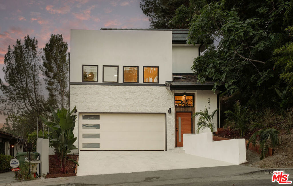 2474 Silver Ridge Avenue