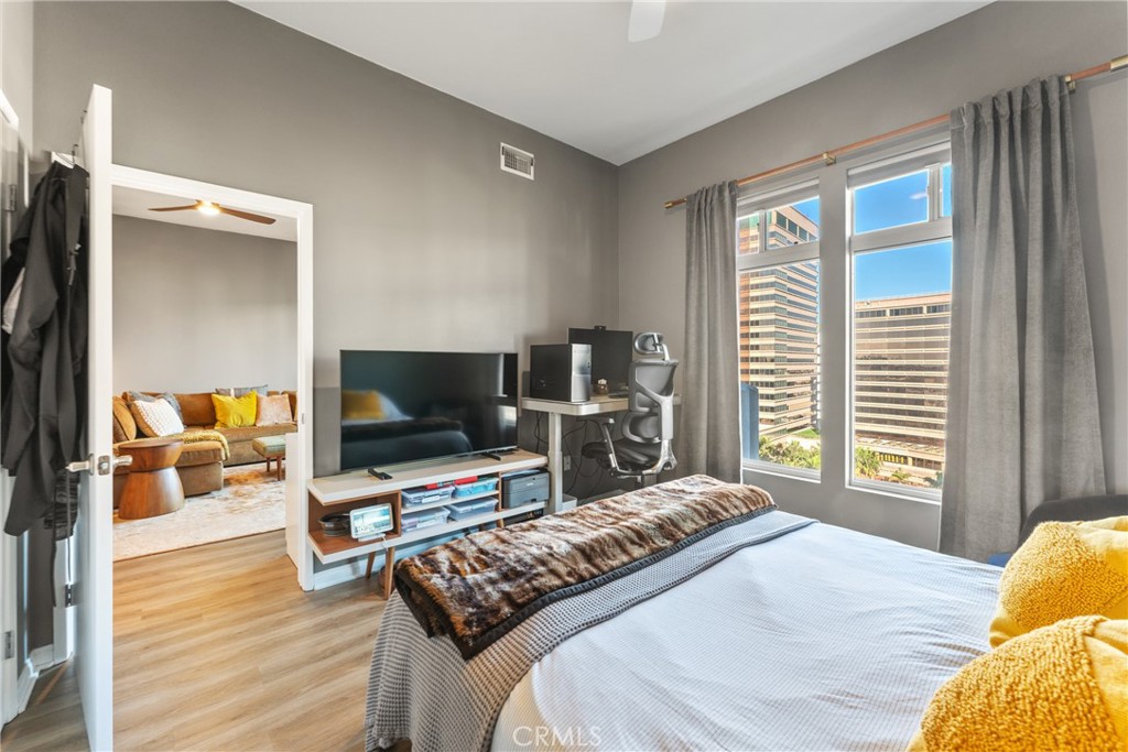 388 E Ocean Boulevard 1112