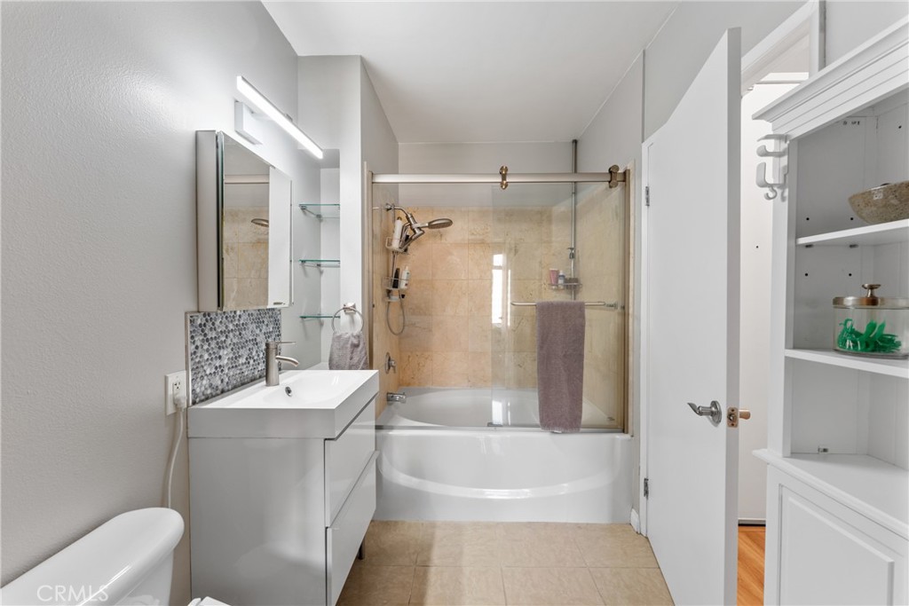 388 E Ocean Boulevard 1112