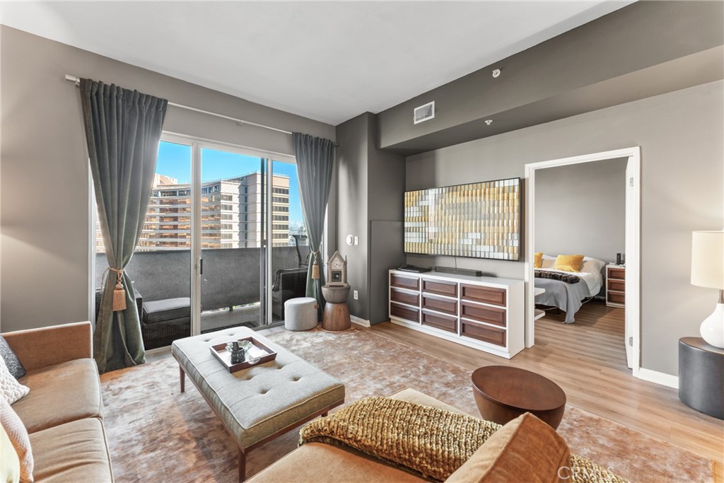 388 E Ocean Boulevard 1112