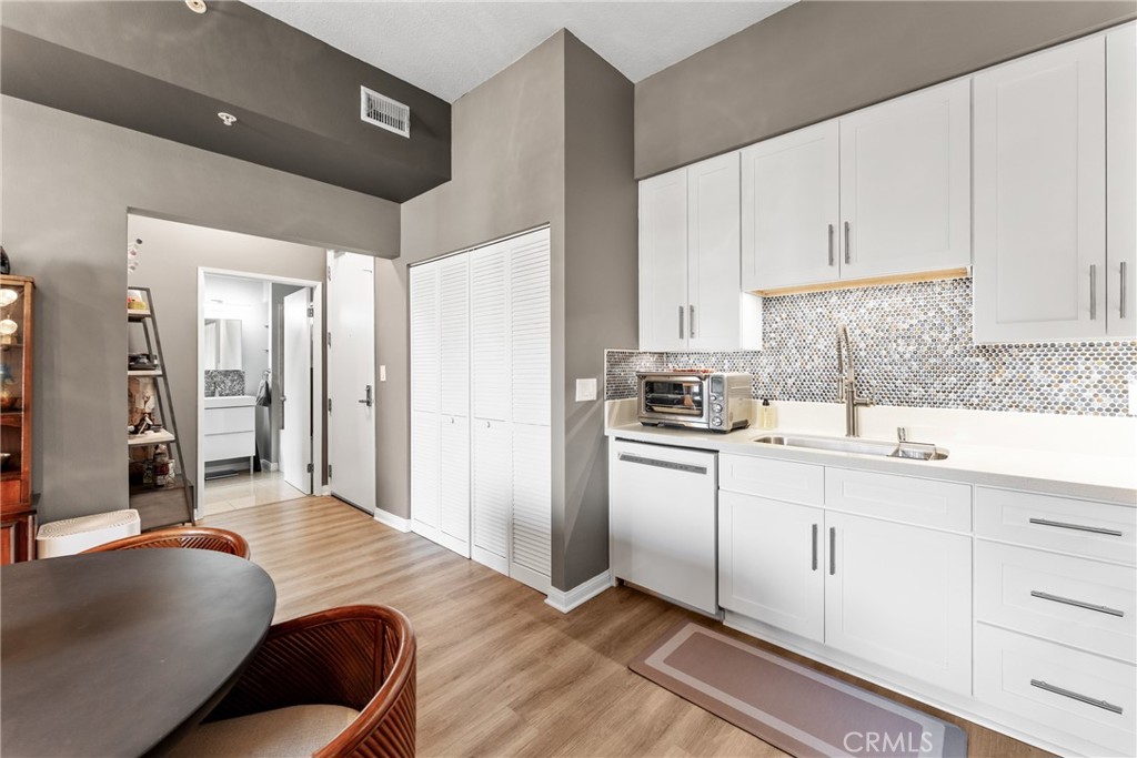 388 E Ocean Boulevard 1112