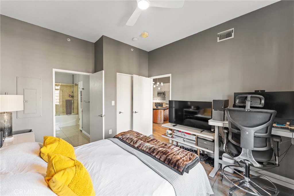 388 E Ocean Boulevard 1112