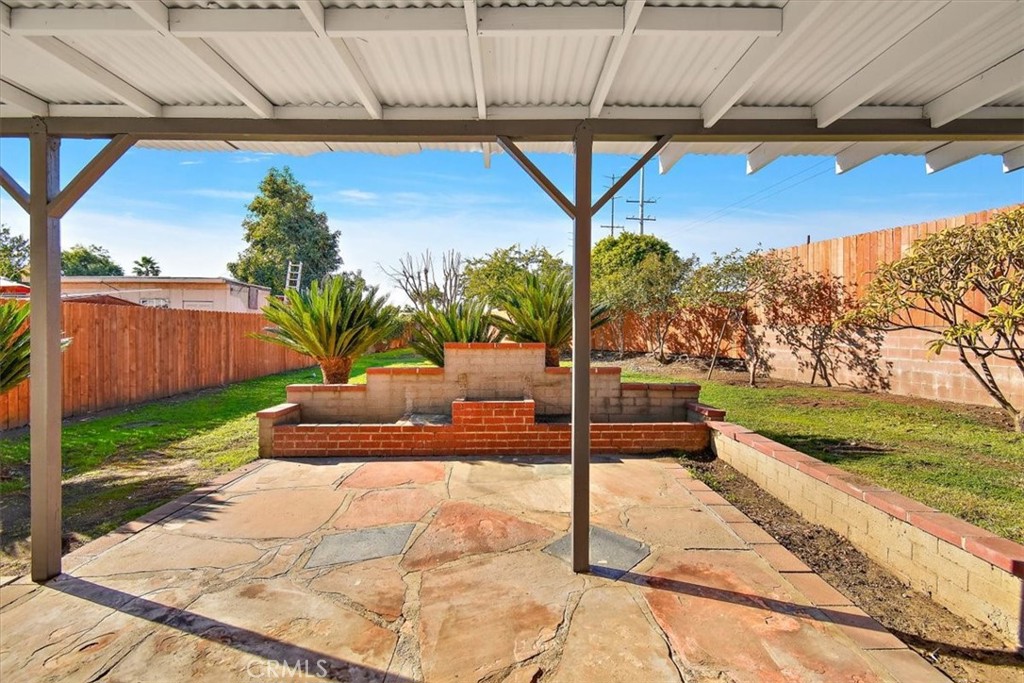 5569 N Rimsdale Avenue