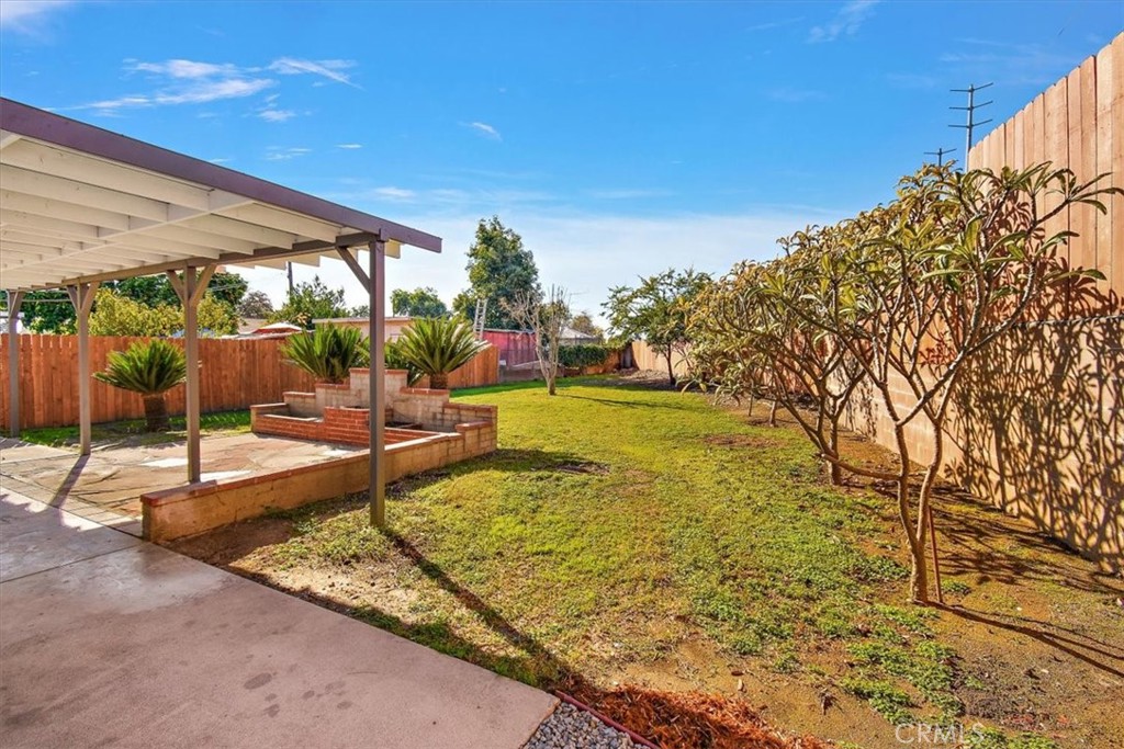 5569 N Rimsdale Avenue