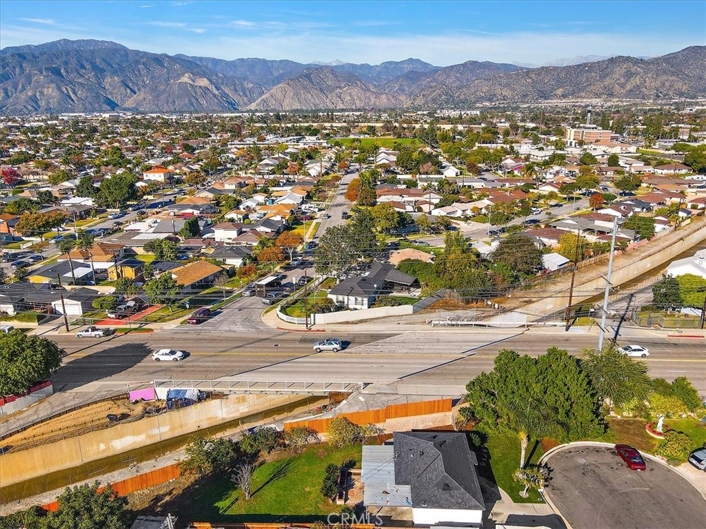 5569 N Rimsdale Avenue