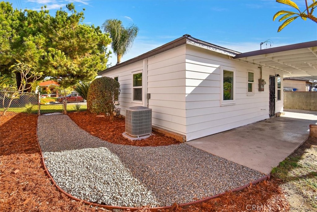 5569 N Rimsdale Avenue