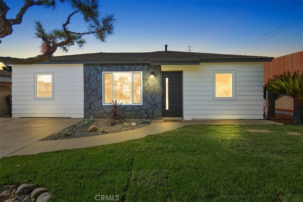 5569 N Rimsdale Avenue