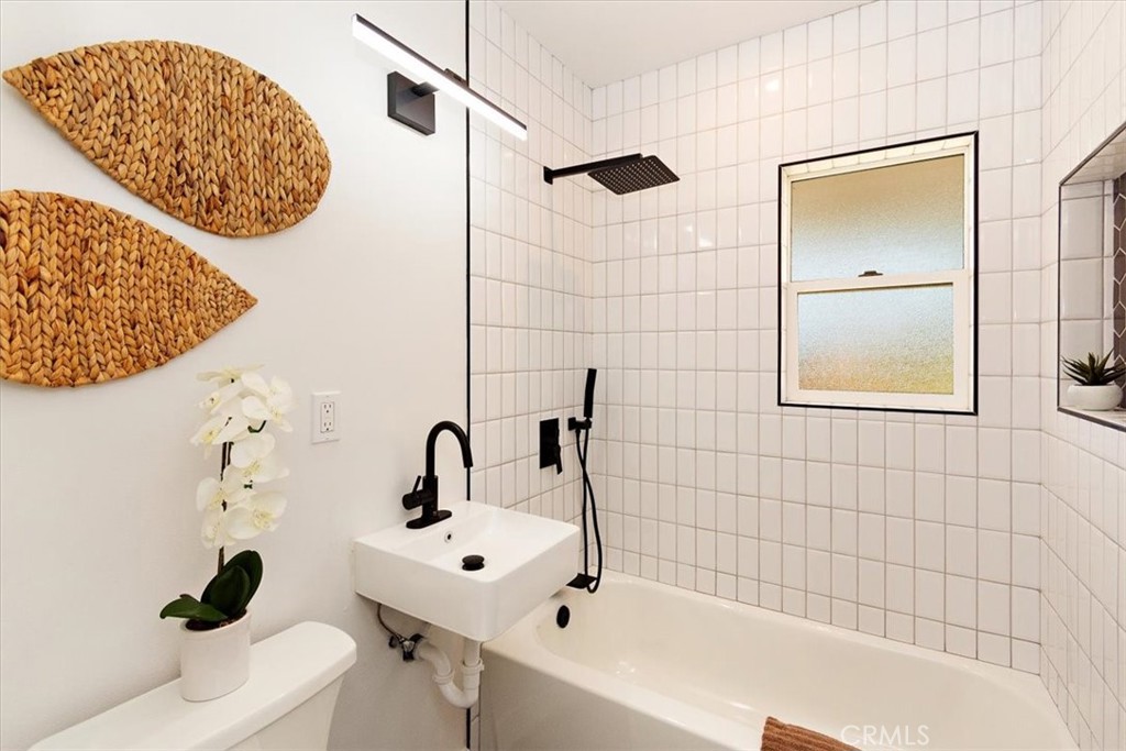 5569 N Rimsdale Avenue