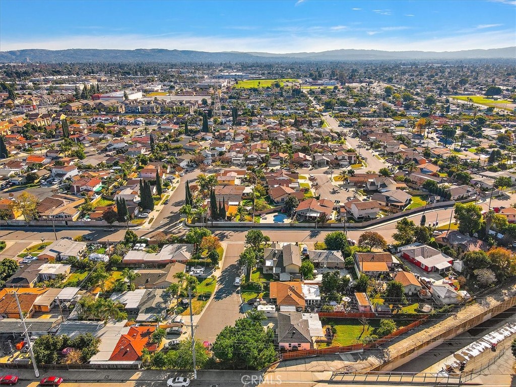 5569 N Rimsdale Avenue