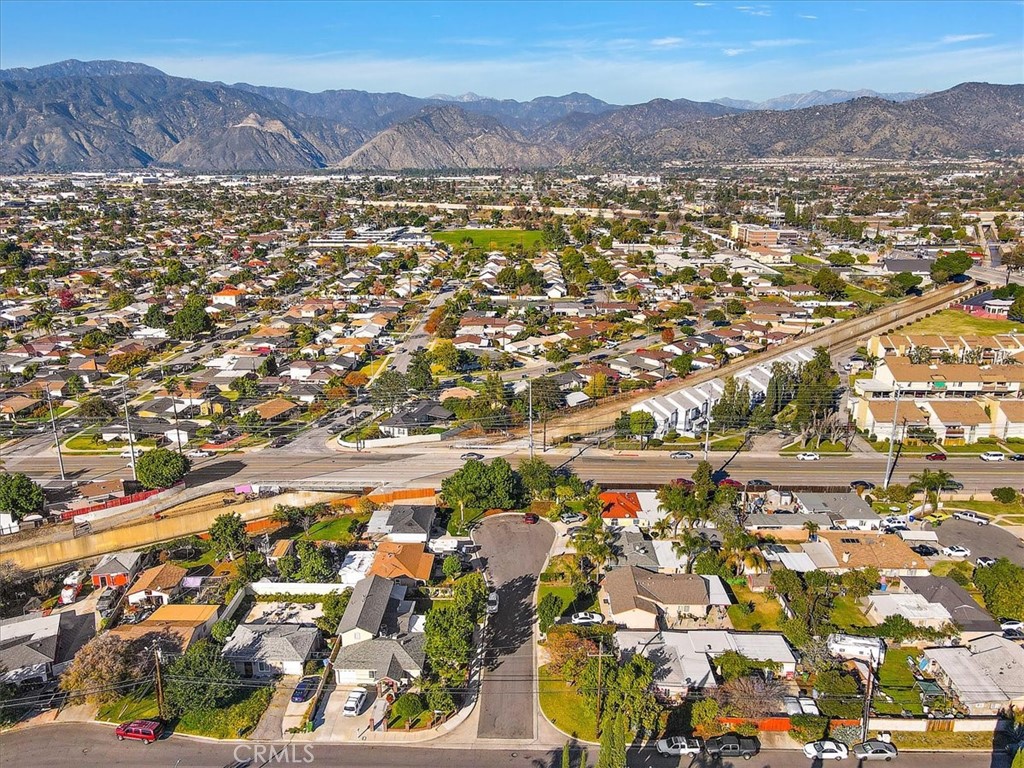 5569 N Rimsdale Avenue