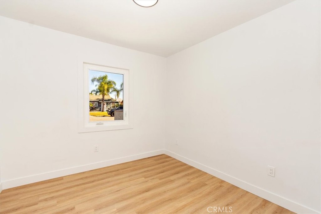 5569 N Rimsdale Avenue