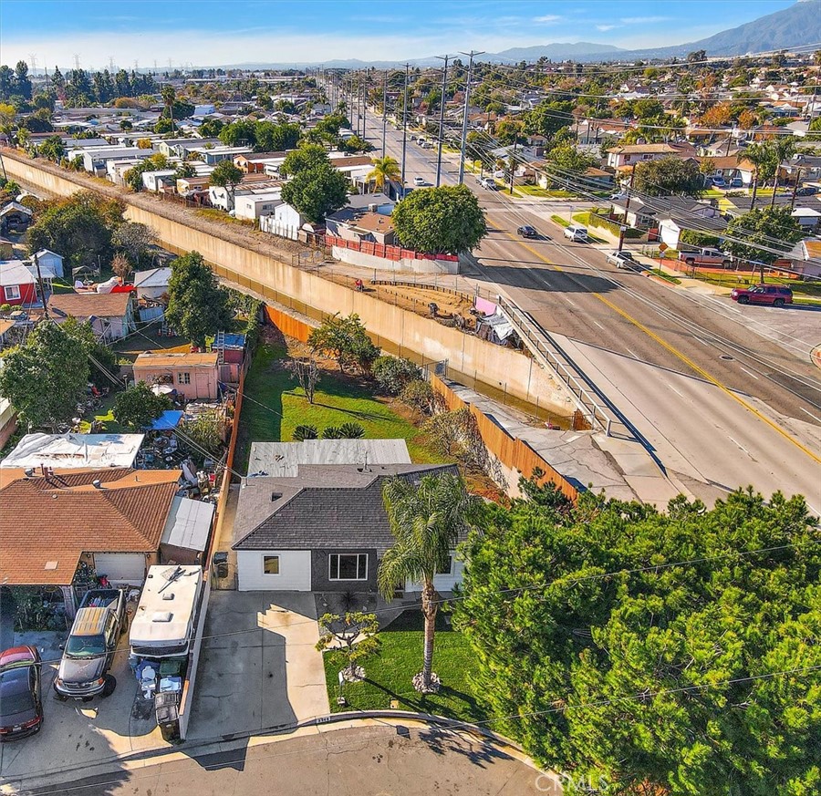 5569 N Rimsdale Avenue