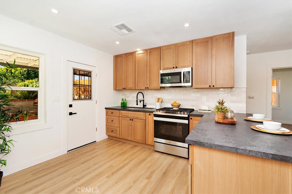 5569 N Rimsdale Avenue