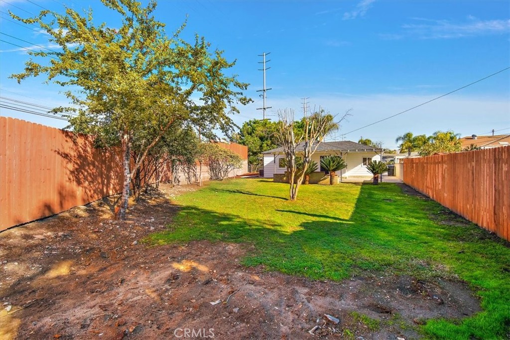 5569 N Rimsdale Avenue