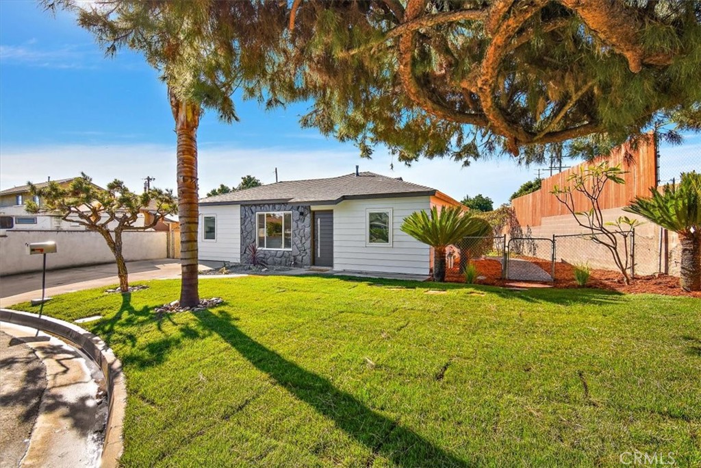 5569 N Rimsdale Avenue