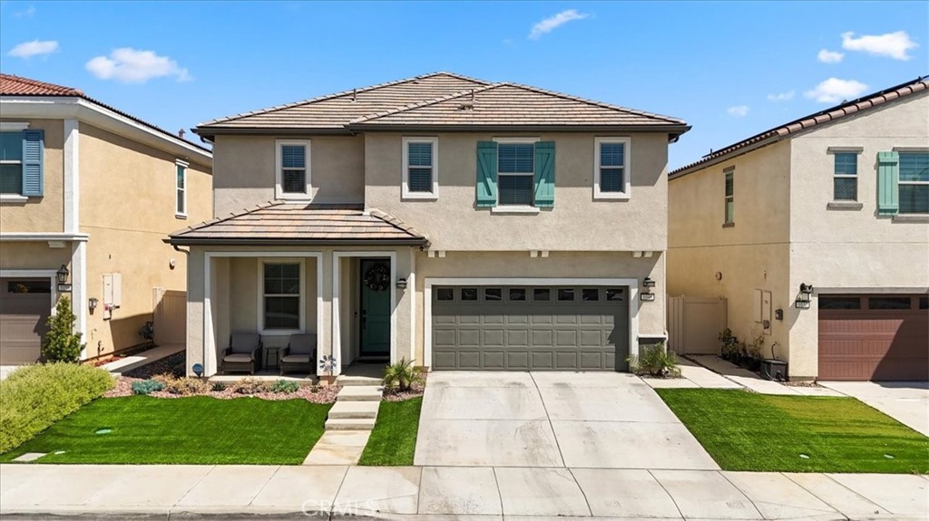 1046 W Buttercup Lane