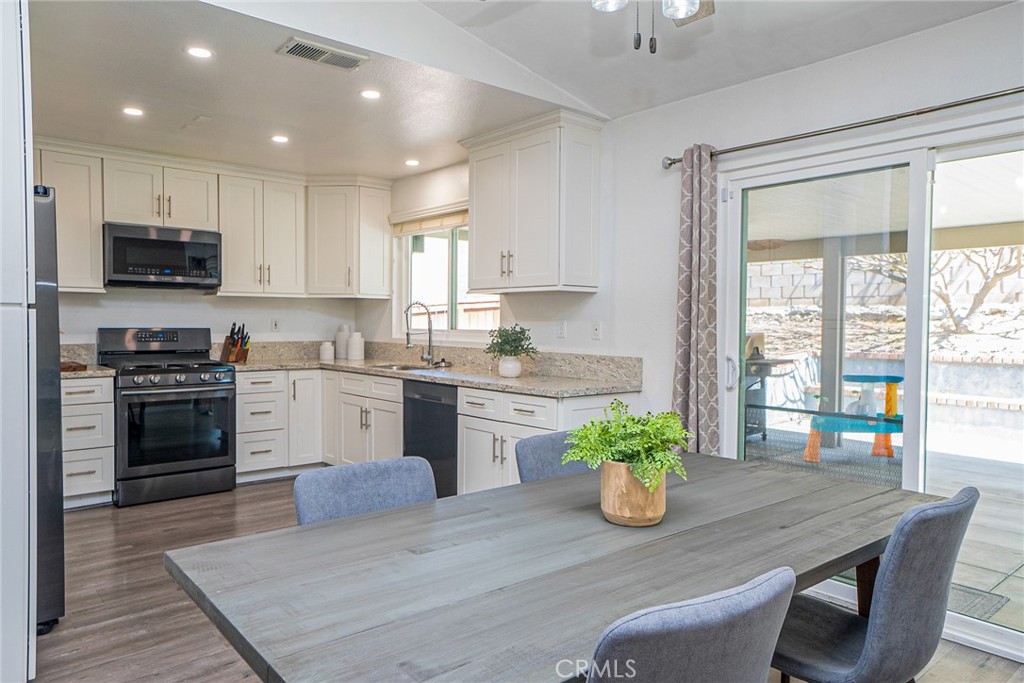 2528 W Sunrise Drive