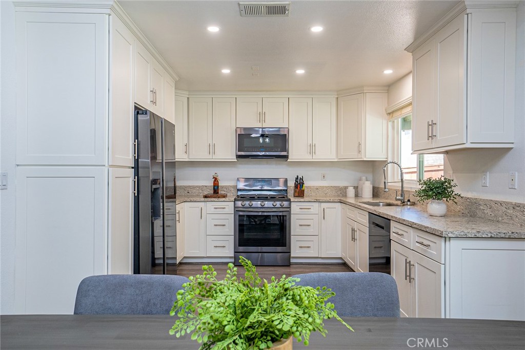 2528 W Sunrise Drive