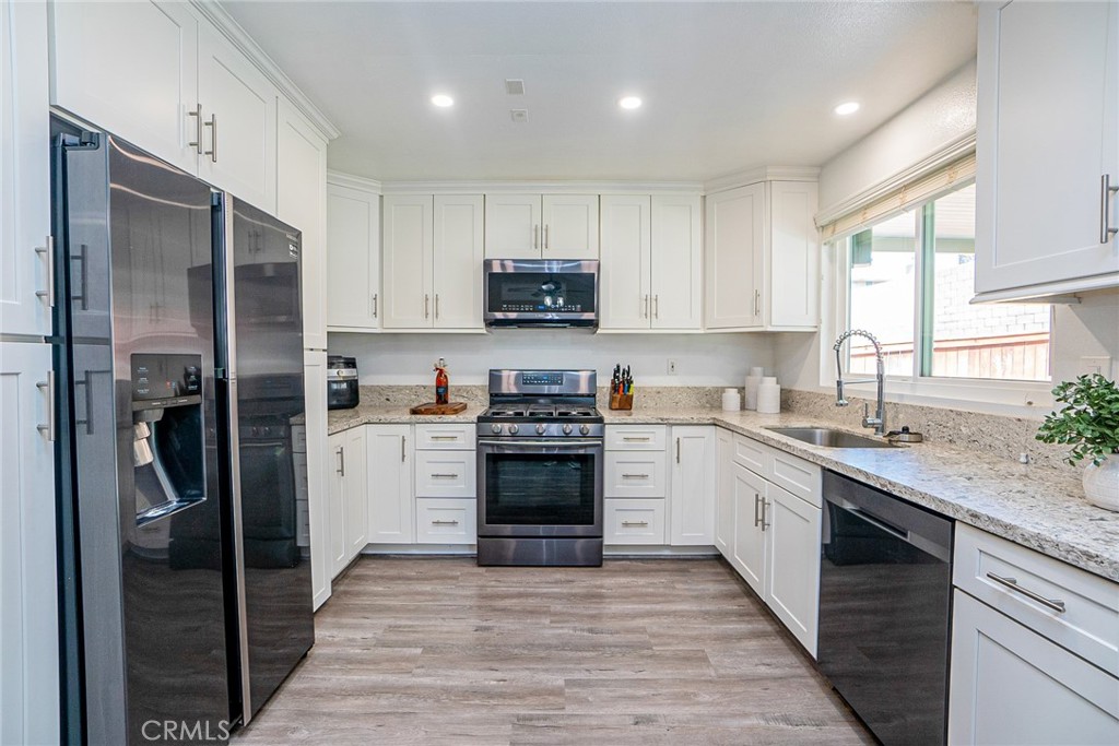 2528 W Sunrise Drive