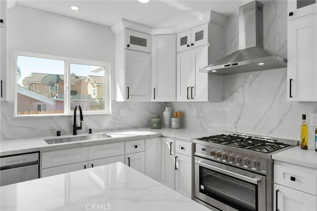 1027 N Summit Avenue