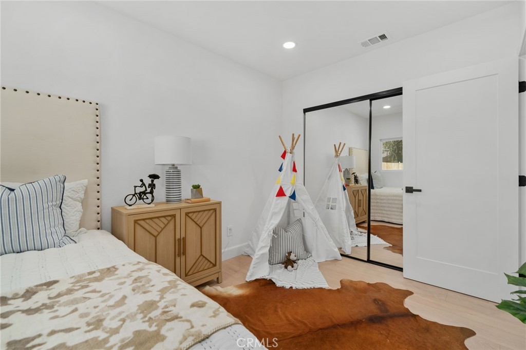 1027 N Summit Avenue