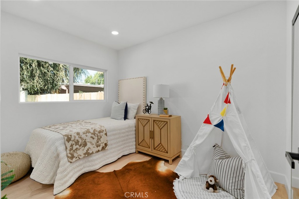 1027 N Summit Avenue