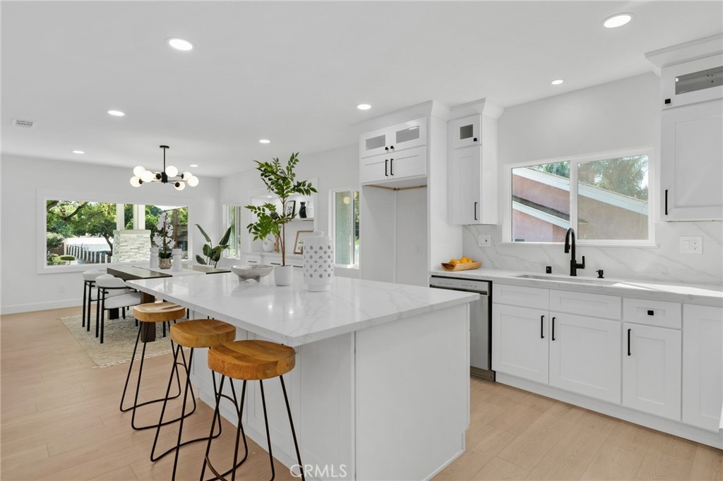 1027 N Summit Avenue