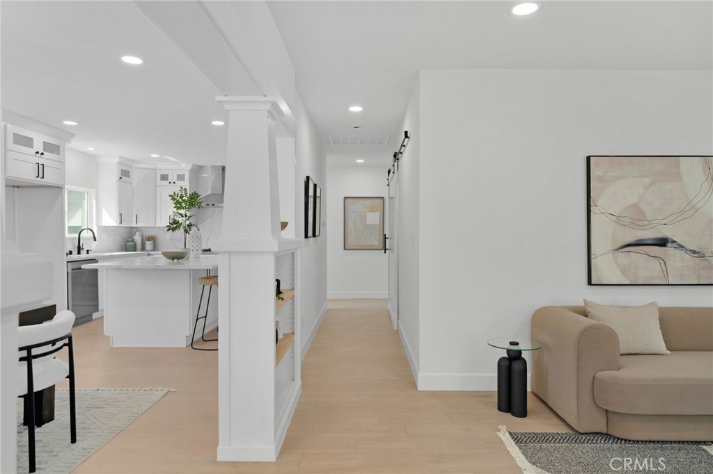 1027 N Summit Avenue