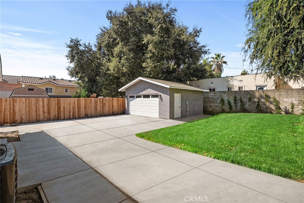 1027 N Summit Avenue