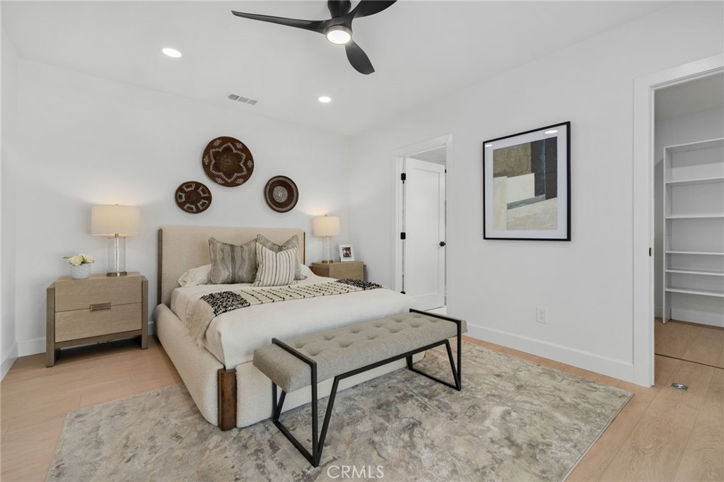 1027 N Summit Avenue