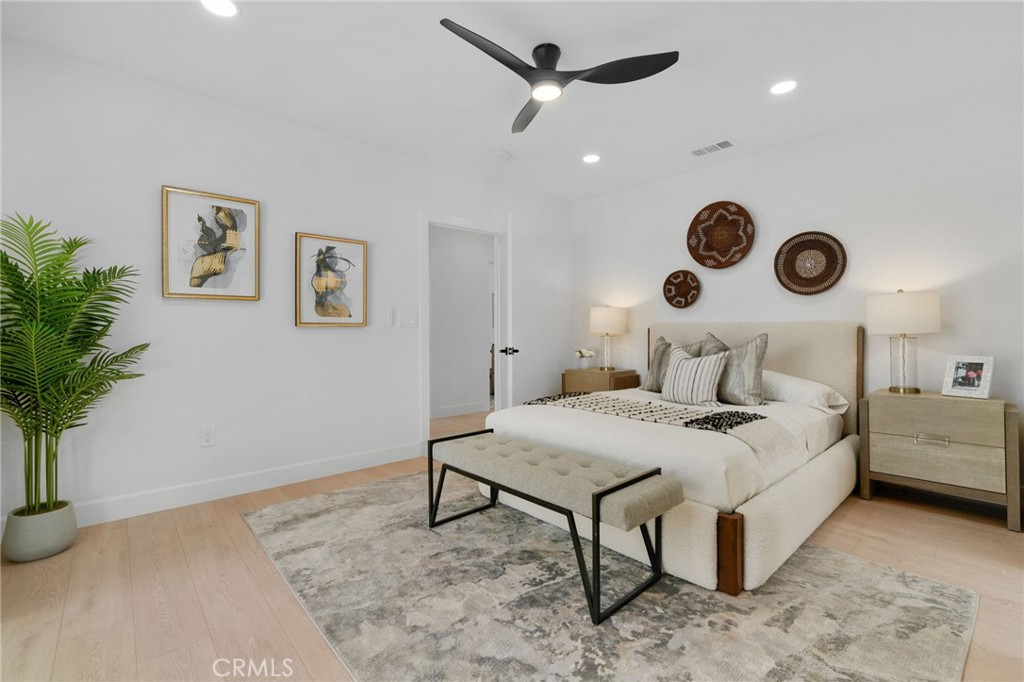 1027 N Summit Avenue