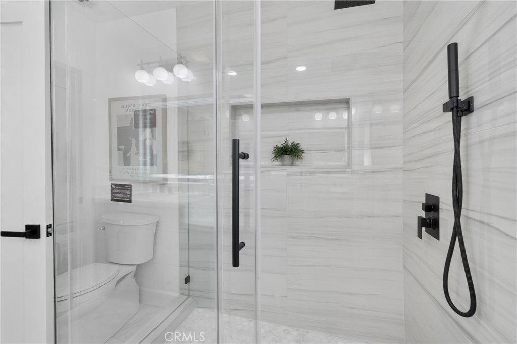 1027 N Summit Avenue