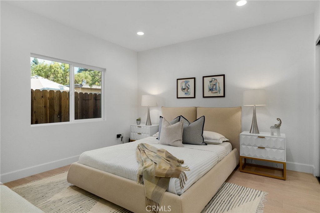 1027 N Summit Avenue