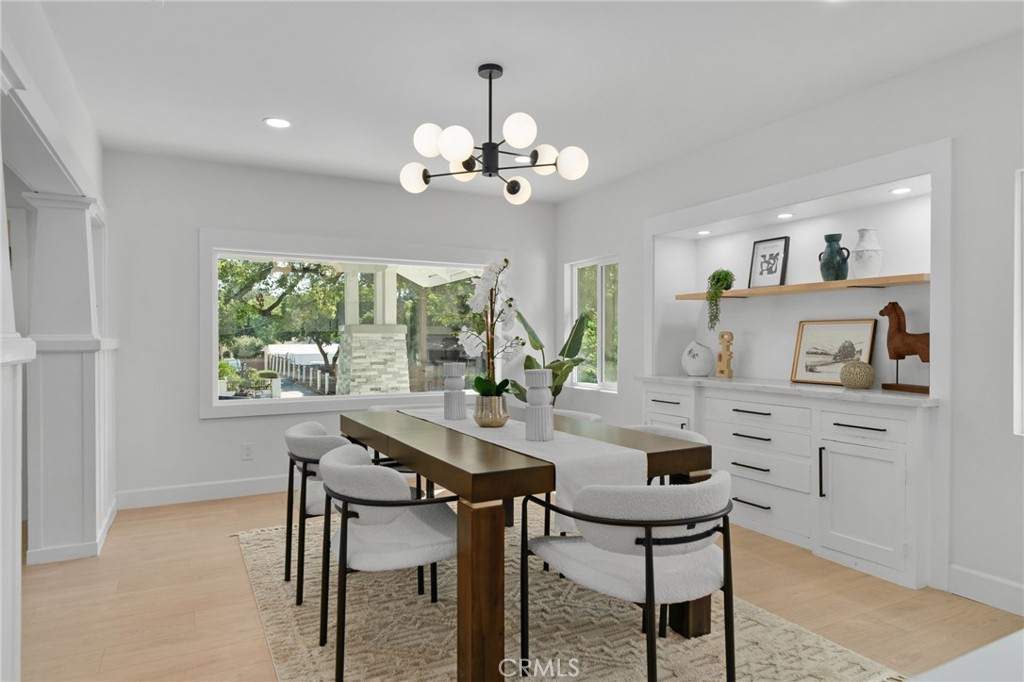 1027 N Summit Avenue