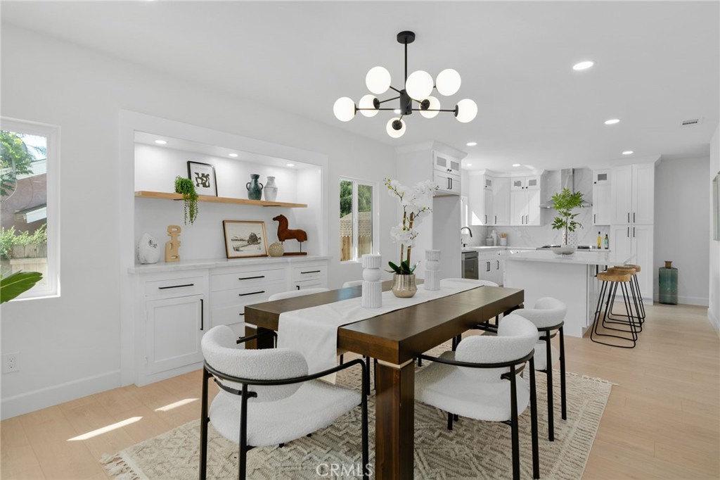 1027 N Summit Avenue