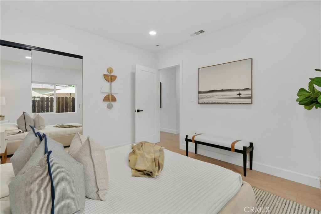 1027 N Summit Avenue