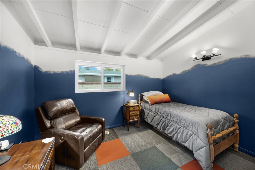 1005 E Woodland Lane