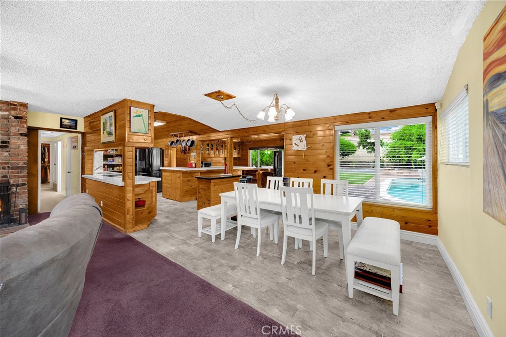 1005 E Woodland Lane