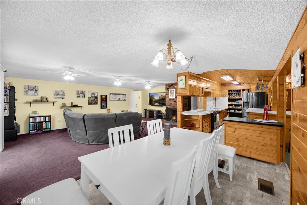 1005 E Woodland Lane