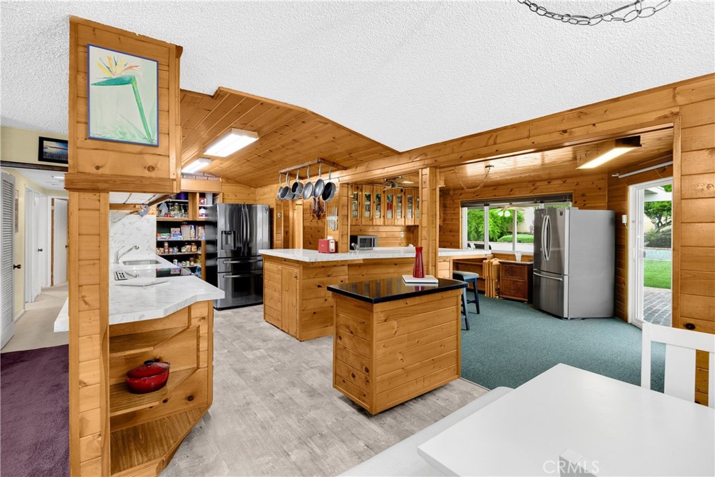 1005 E Woodland Lane