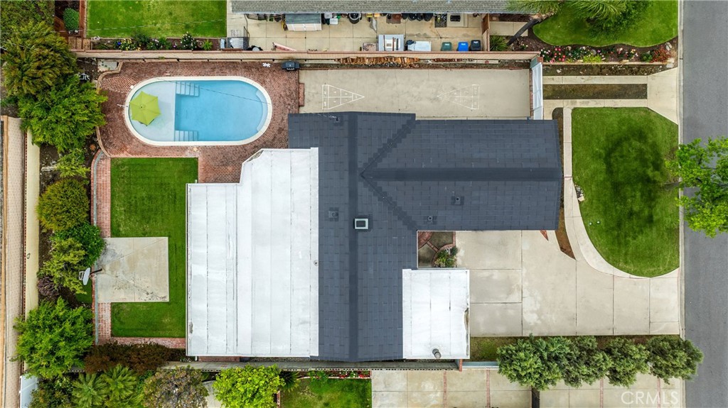 1005 E Woodland Lane