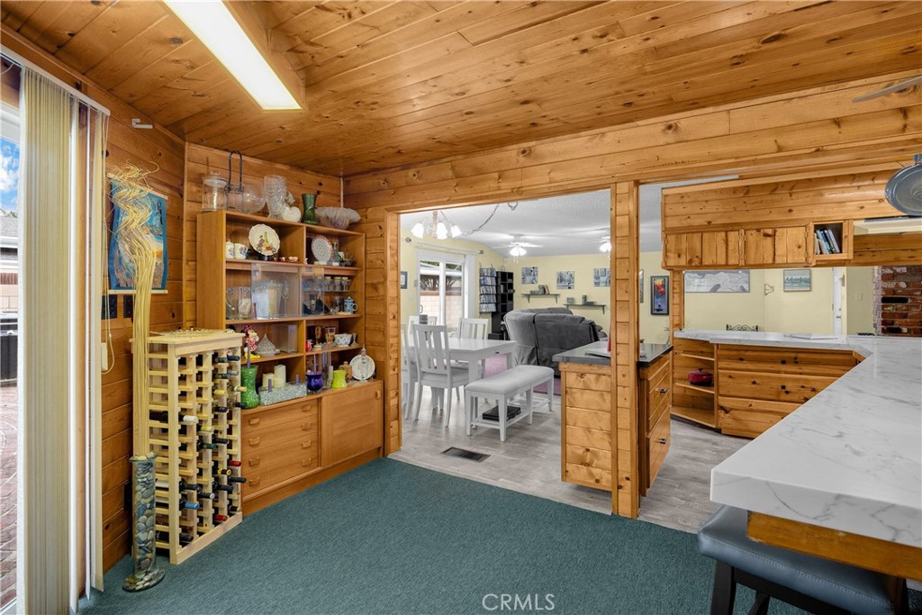 1005 E Woodland Lane