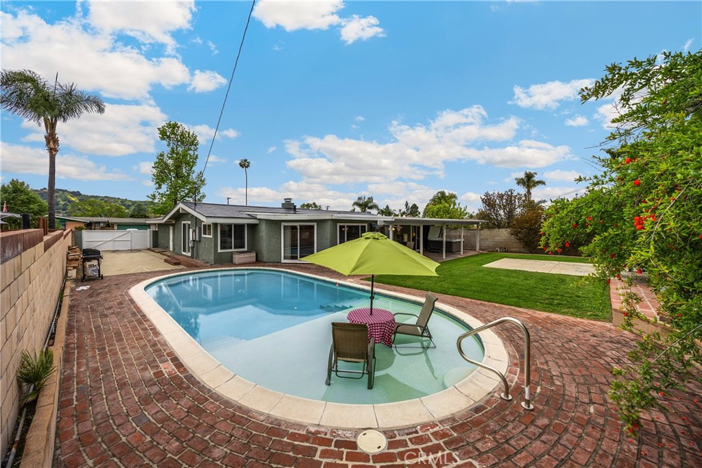 1005 E Woodland Lane