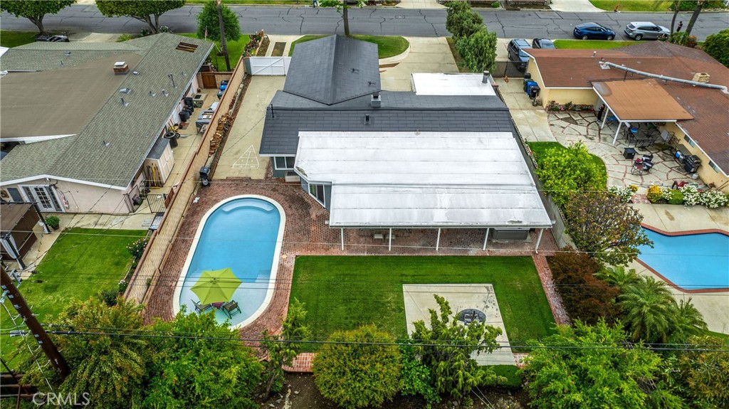 1005 E Woodland Lane