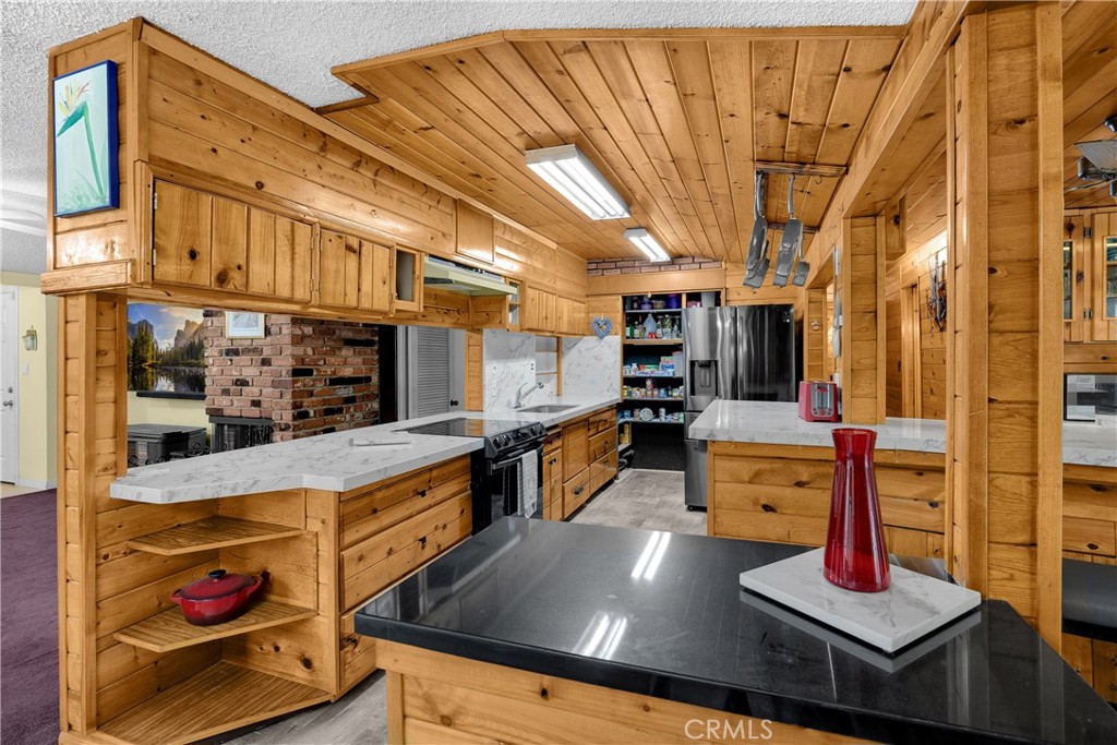 1005 E Woodland Lane